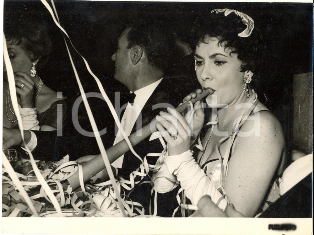 1955 SAINT-VINCENT CAPODANNO Gina LOLLOBRIGIDA al Veglione del Cinema - Foto