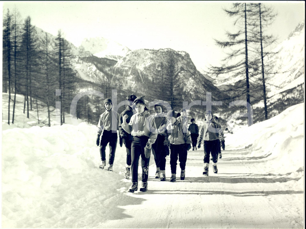 1963 SAN SICARIO (TO) Scuola invernale ITALSIDER - Passeggiata dei bambini *Foto