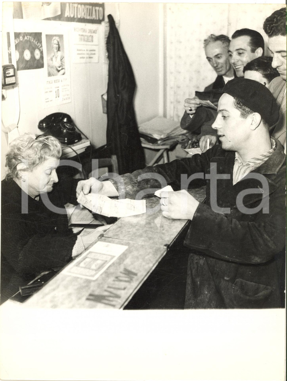 1955 GENOVA COSTUME - LOTTERIE - Giocatori in ricevitoria - Foto 18x24 cm