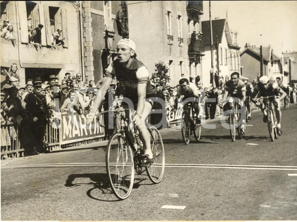 1957 CYCLISME TOUR DE FRANCE André DARRIGADE enlève l'étape NANTES-GRANVILLE
