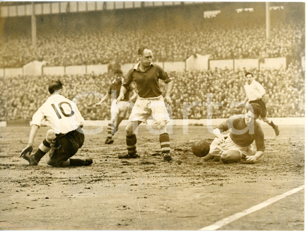 1954 LONDON FOOTBALL Cardiff City-Tottenham Hotspur - Save by Graham VEARNCOMBE