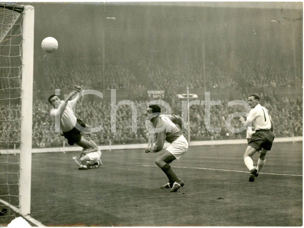 1957 LONDON Wembley - FOOTBALL England-France - Claude ABBES *DAMAGED photo