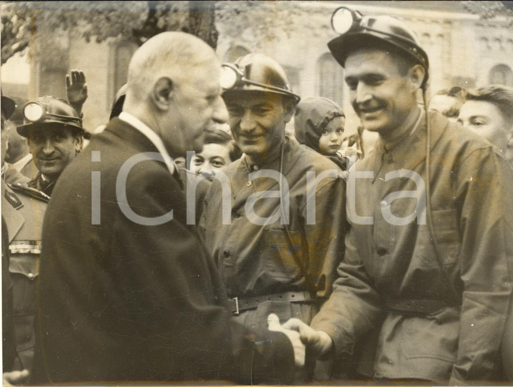 1959 LA CHAPELLE-SOUS-DUN Charles DE GAULLE serre la main aux mineurs *Photo
