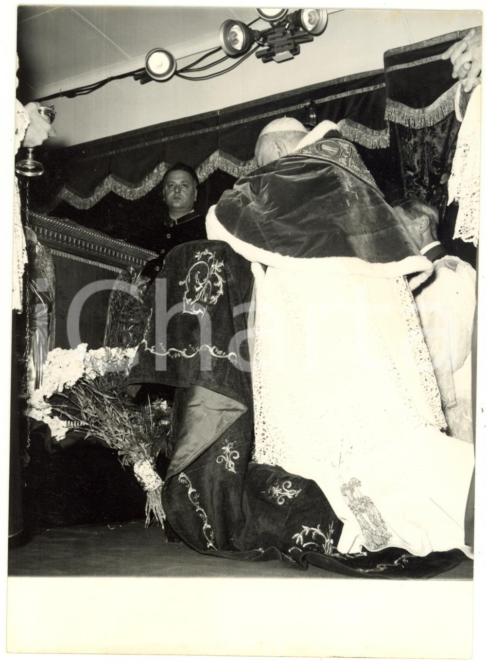 1959 VATICANO Papa Giovanni XXIII prega presso la salma di San Pio X *Foto 18x13