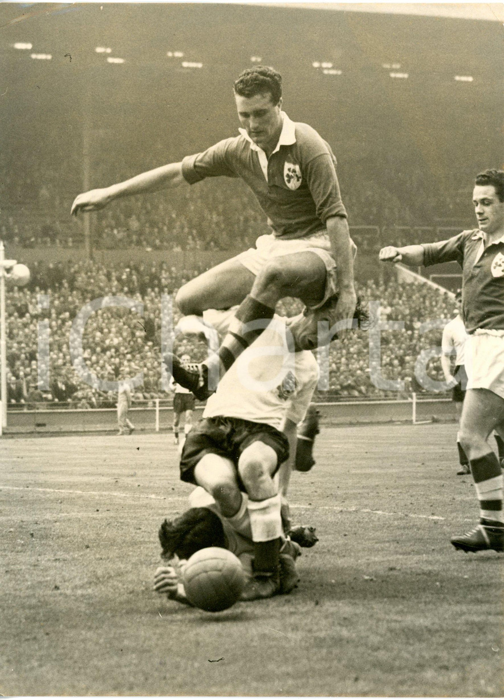 1957 LONDON - SOCCER England-Ireland - Noel CANTWELL jumping over John HAYNES
