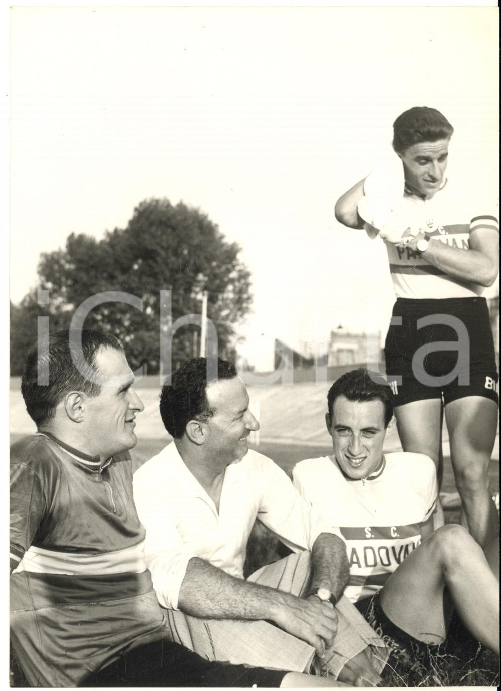 1955 ca CICLISMO PADOVA Pistard azzurrabili in raduno al velodromo *Foto 13x18