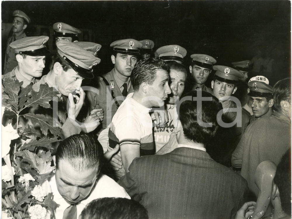 1958 MILANO CICLISMO Record dell'ora - Roger RIVIÈRE scortato dalla Polizia
