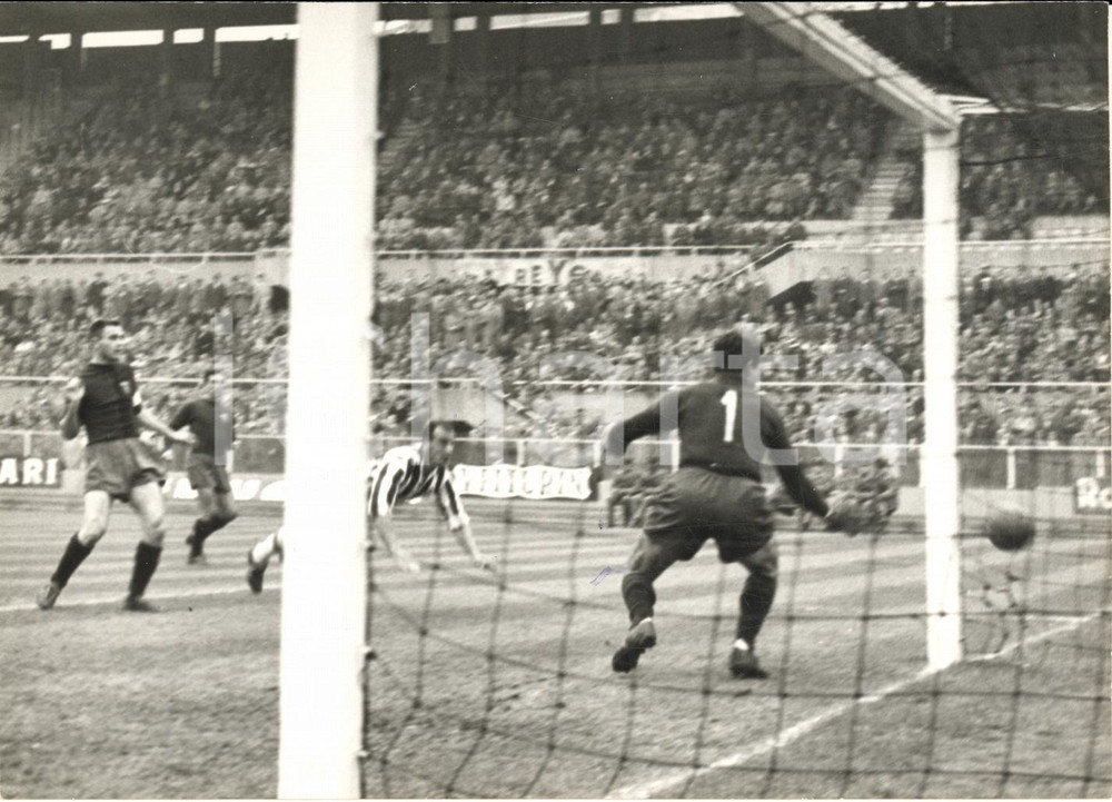 1960 ca CALCIO JUVENTUS-TORINO Colpo di testa di John CHARLES - Foto 18x13