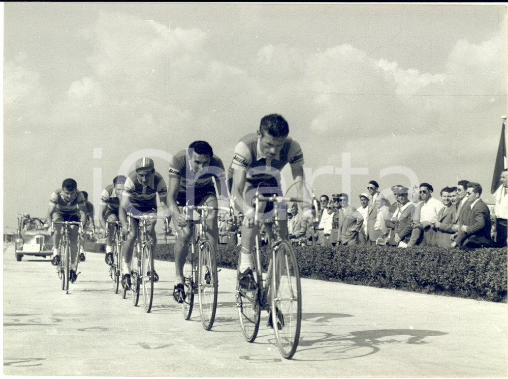 1960 ca CICLISMO GIRO D'ITALIA La squadra BOTTECCHIA in azione - Foto 18x13 cm