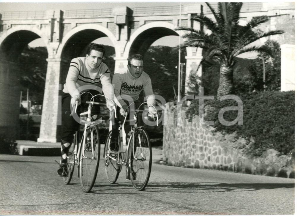 1959 SAINT-RAPHAËL CICLISMO - Allenamento di Roger RIVIÈRE e René FOURNIER *Foto