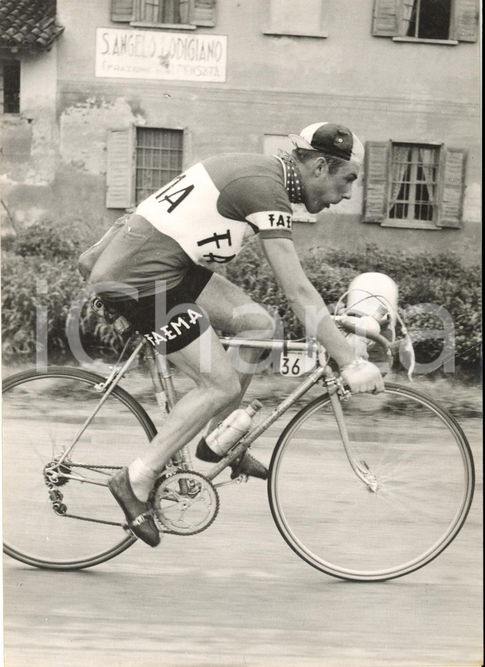1957 CICLISMO GIRO D'ITALIA SANT'ANGELO LODIGIANO Charly GAUL in gara - Foto