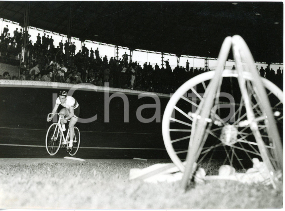 1957 MILANO CICLISMO SU PISTA "Record dell'ora" - Roger RIVIÈRE *Foto ARTISTICA