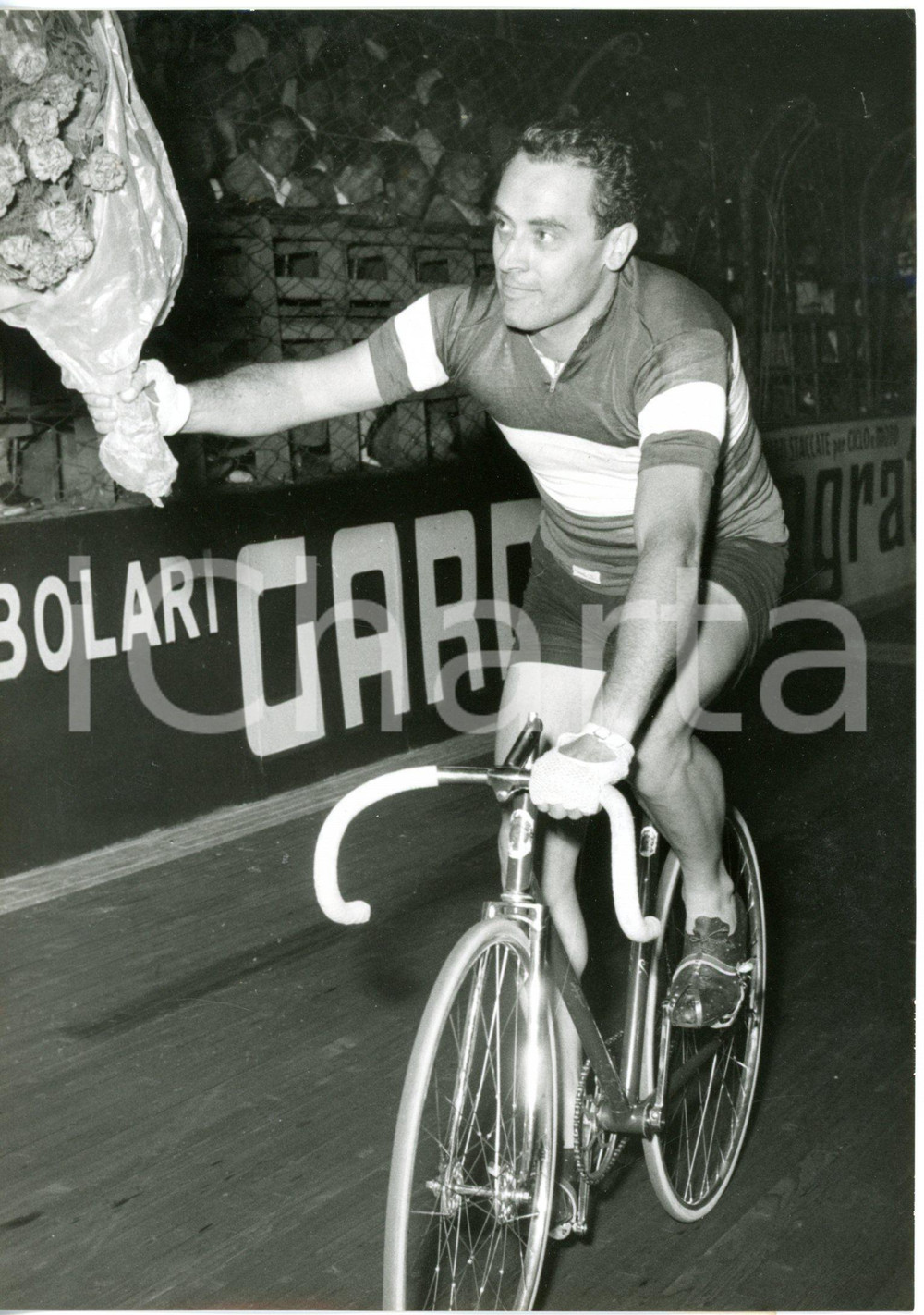 1955 MILANO CICLISMO Campionati velocità su pista - Enzo SACCHI dopo la vittoria
