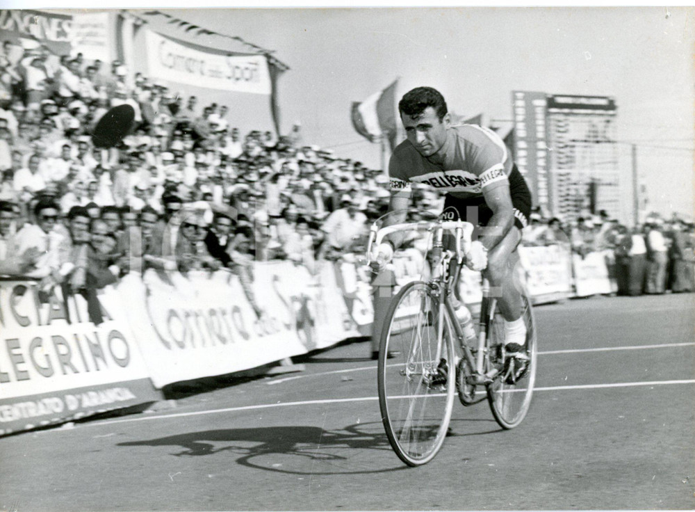 1957 ROMA 23° Giro del Lazio - Secondo classificato Alfredo SABBADIN all'arrivo