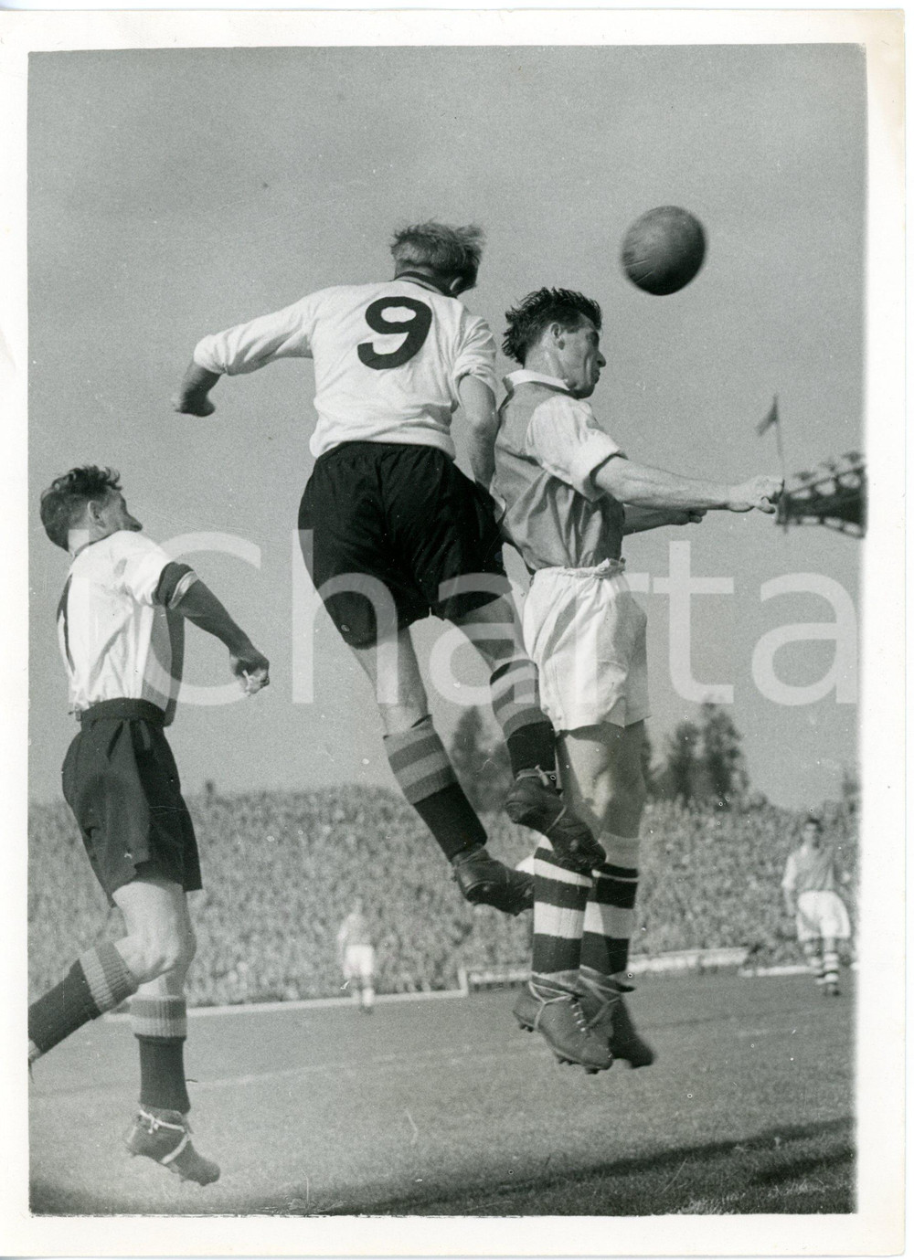 1955 LONDON Highbury - FOOTBALL Arsenal-Aston Villa - Header from Dennis EVANS