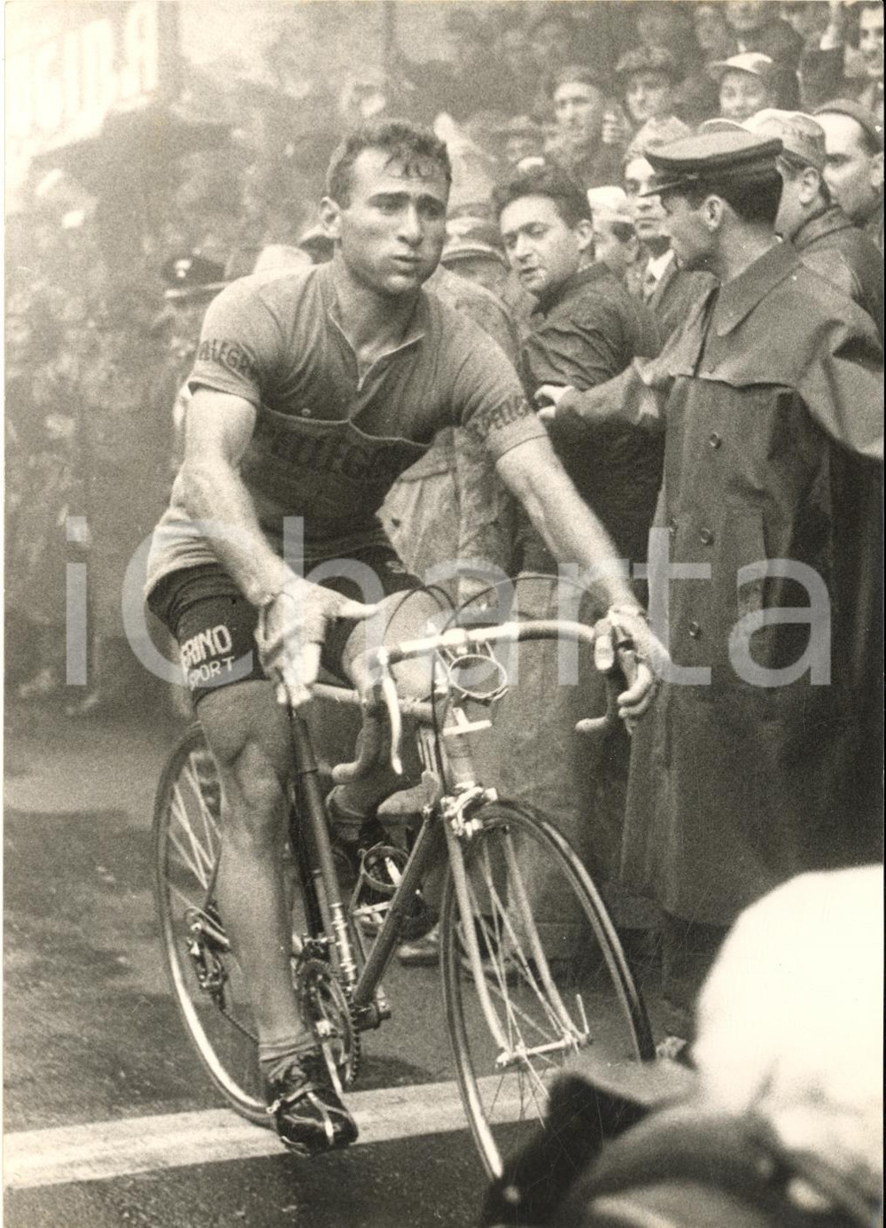 1957 CICLISMO GIRO D'ITALIA - CAMPO DEI FIORI - Arrivo di Alfredo SABBADIN *Foto