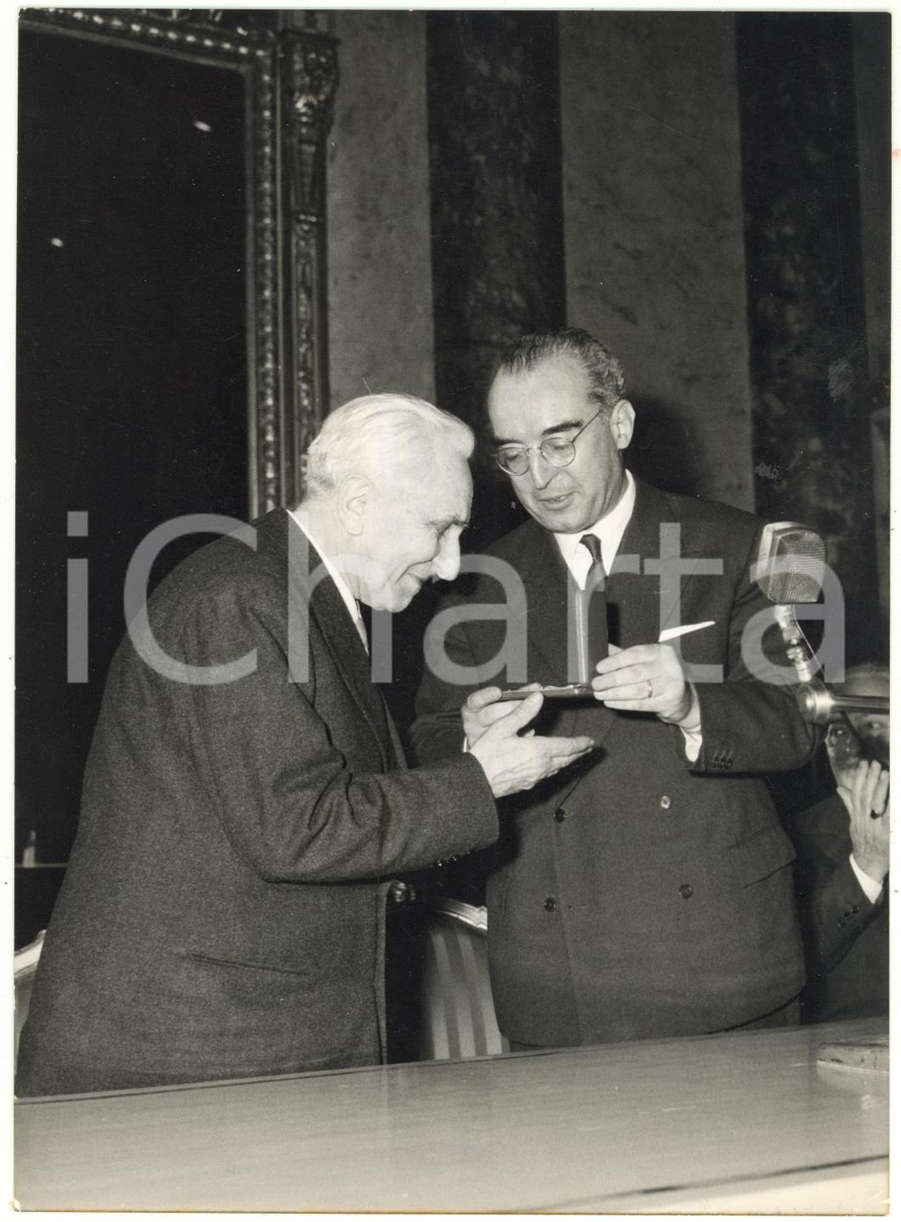 1962 MILANO - Luigi GUI consegna medaglia d'oro a Fernando PALAZZI *Foto 13x18