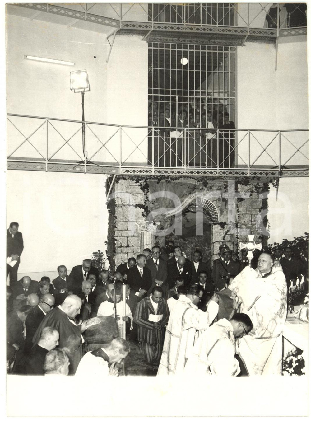 1958 ROMA Carcere di Regina Coeli - Papa Giovanni XXIII durante la messa *Foto