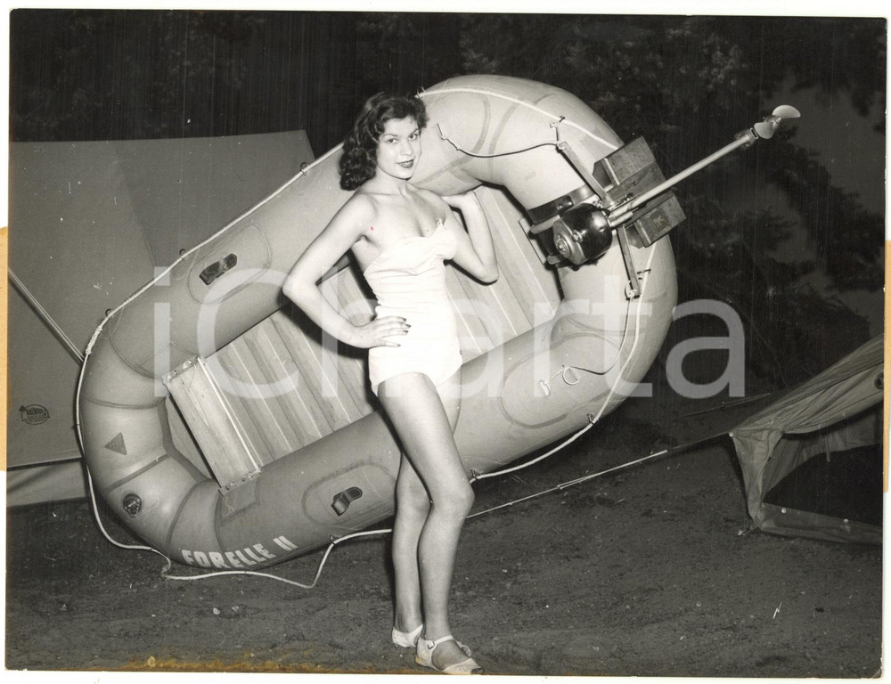 1954 GERMANY A model with the smallest by-side motor installed on a little boat