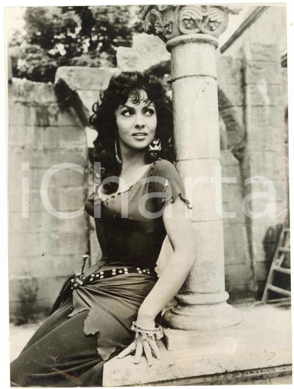 1957 CINEMA - Gina LOLLOBRIGIDA as Esmeralda in "The Hunchback of Notre Dame"
