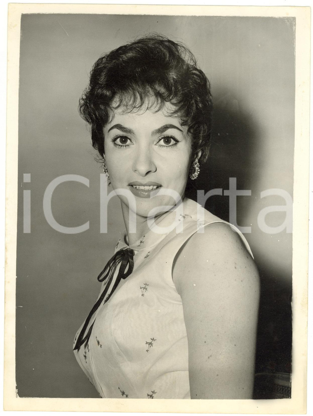 1956 LONDON Savoy Hotel - Portrait of Gina LOLLOBRIGIDA at the reception for her