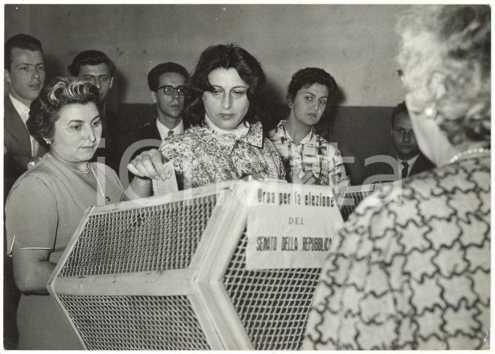 1958 ROMA - Elezioni politiche - L'attrice Anna MAGNANI al voto *Foto 18x13 cm