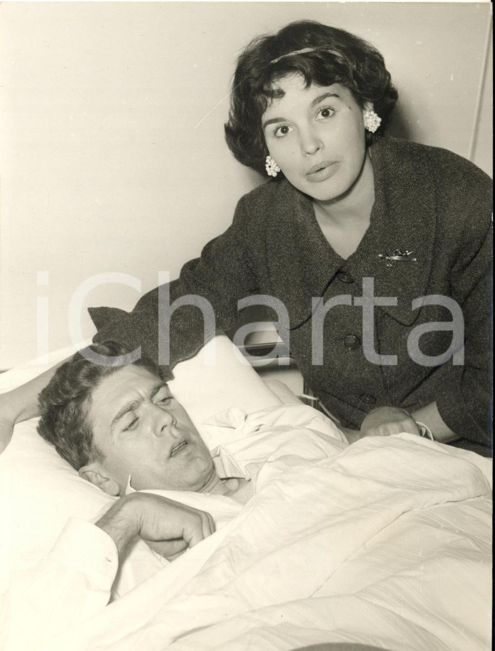 1960 ca IMOLA Guido BONI operato di tonsille con la moglie Marisa ZOCCHI