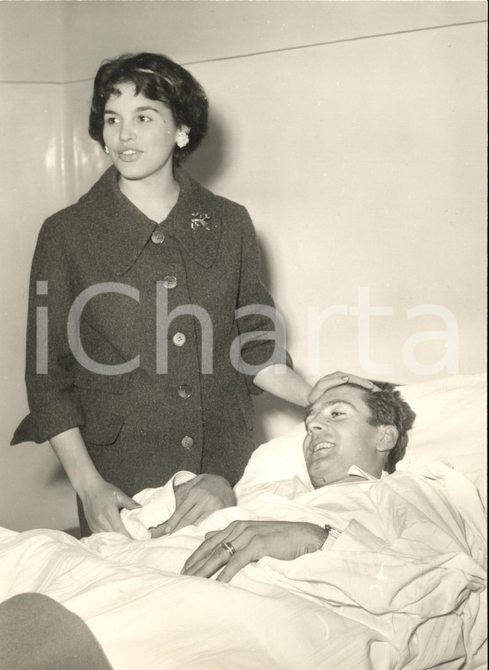 1960 ca IMOLA Ciclista Guido BONI operato alle tonsille con Marisa ZOCCHI