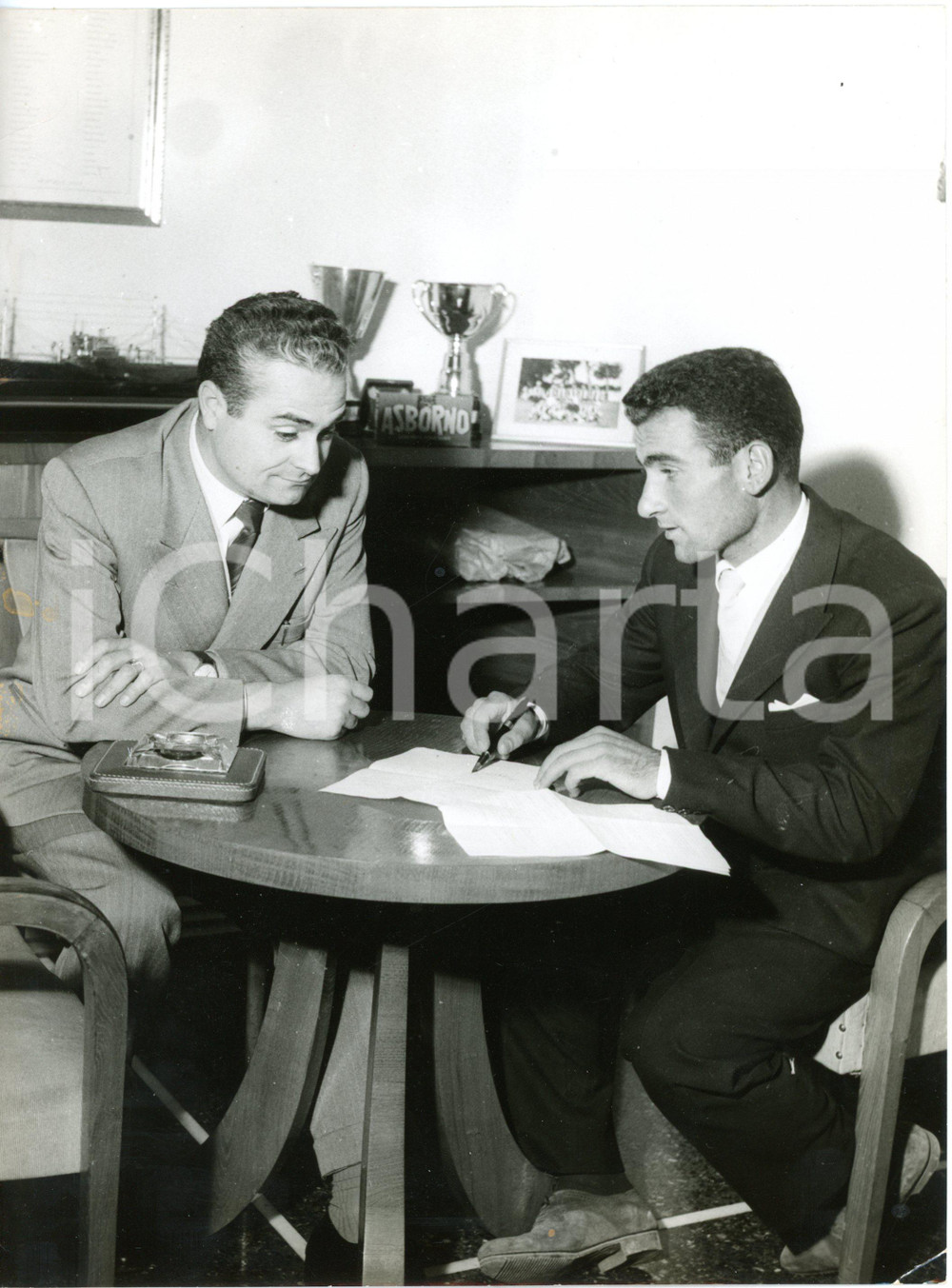 1957 ARQUATA SCRIVIA CICLISMO - Alfredo SABBADIN firma contratto con ASBORNO