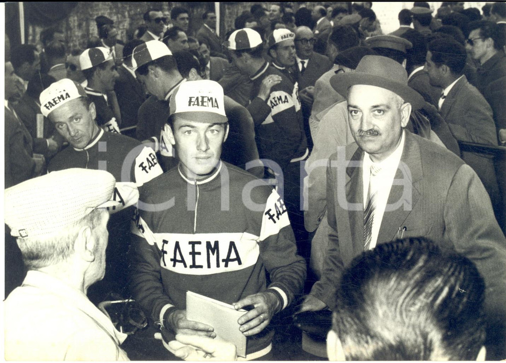 1958 MILANO CICLISMO Giro d'Italia - Charly GAUL alla punzonatura *Foto 18x13