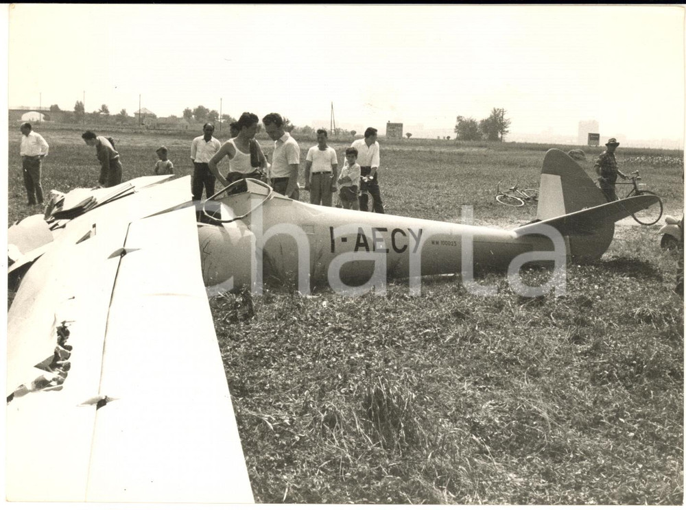 1957 Aeroporto di BRESSO - Aliante per addestramento precipitato al suolo *Foto