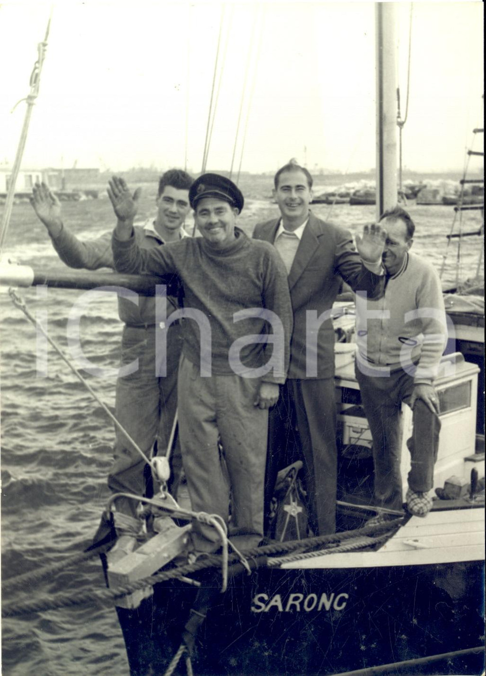 1959 NAPOLI Arrivo cutter SARONG - Pat SULLIVAN Jed KING Kim PAYNE Foto 13x18 cm