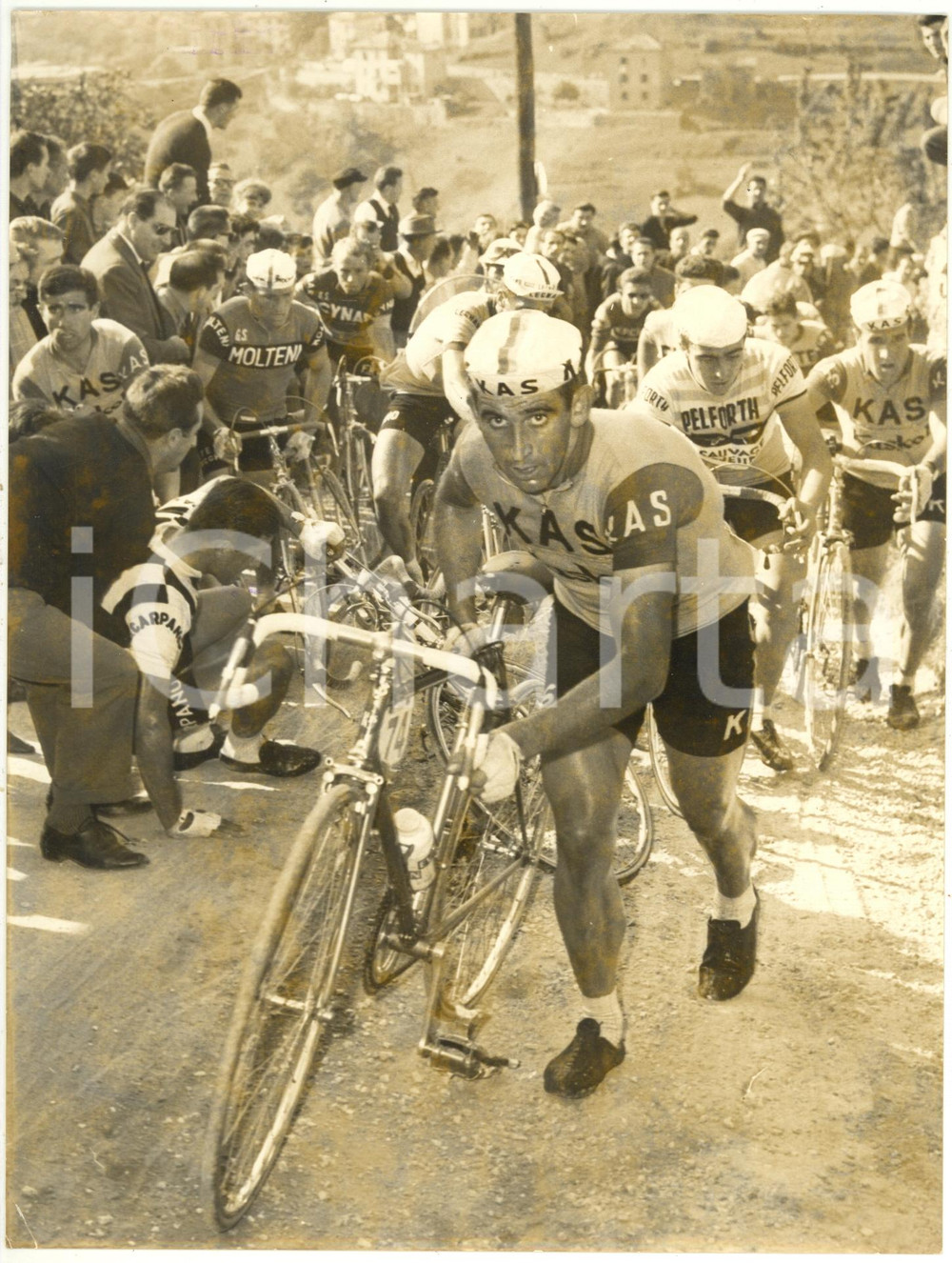 1963 Area di COMO - CICLISMO Giro di Lombardia - Valentín URIONA in salita *Foto