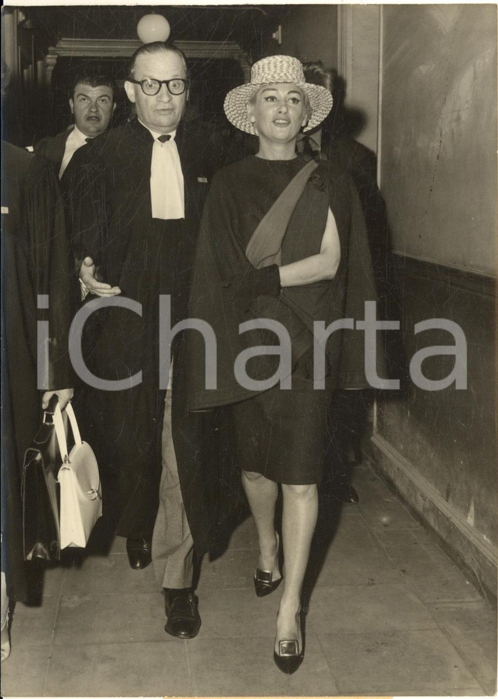 1961 PARIS Palais de Justice - Martine CAROL all'udienza per il divorzio - Foto