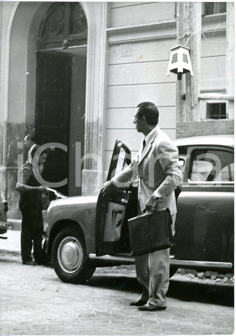 1954 ROMA CASO MONTESI - Piero PICCIONI all'uscita dallo studio del suo avvocato