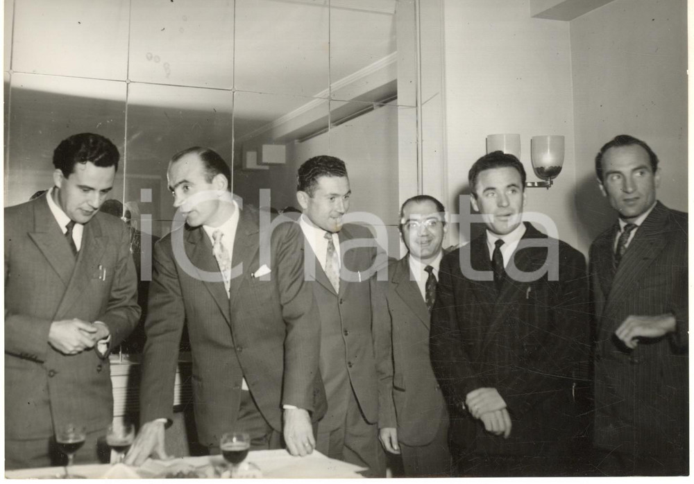 1954 CICLISMO MILANO Fiorenzo MAGNI presenta la sua squadra NIVEA-FUCHS (1) Foto