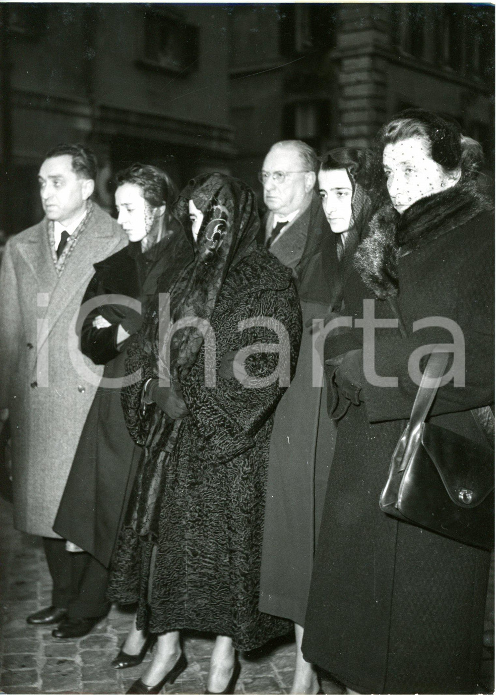 1956 ROMA Chiesa del Gesù - I familiari ai funerali di Ezio VANONI *Foto 13x18