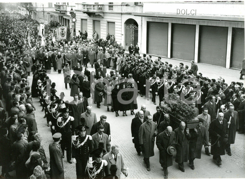 1956 MORBEGNO (SO) Funerali di Ezio VANONI - Corteo funebre *Foto 18x13 cm