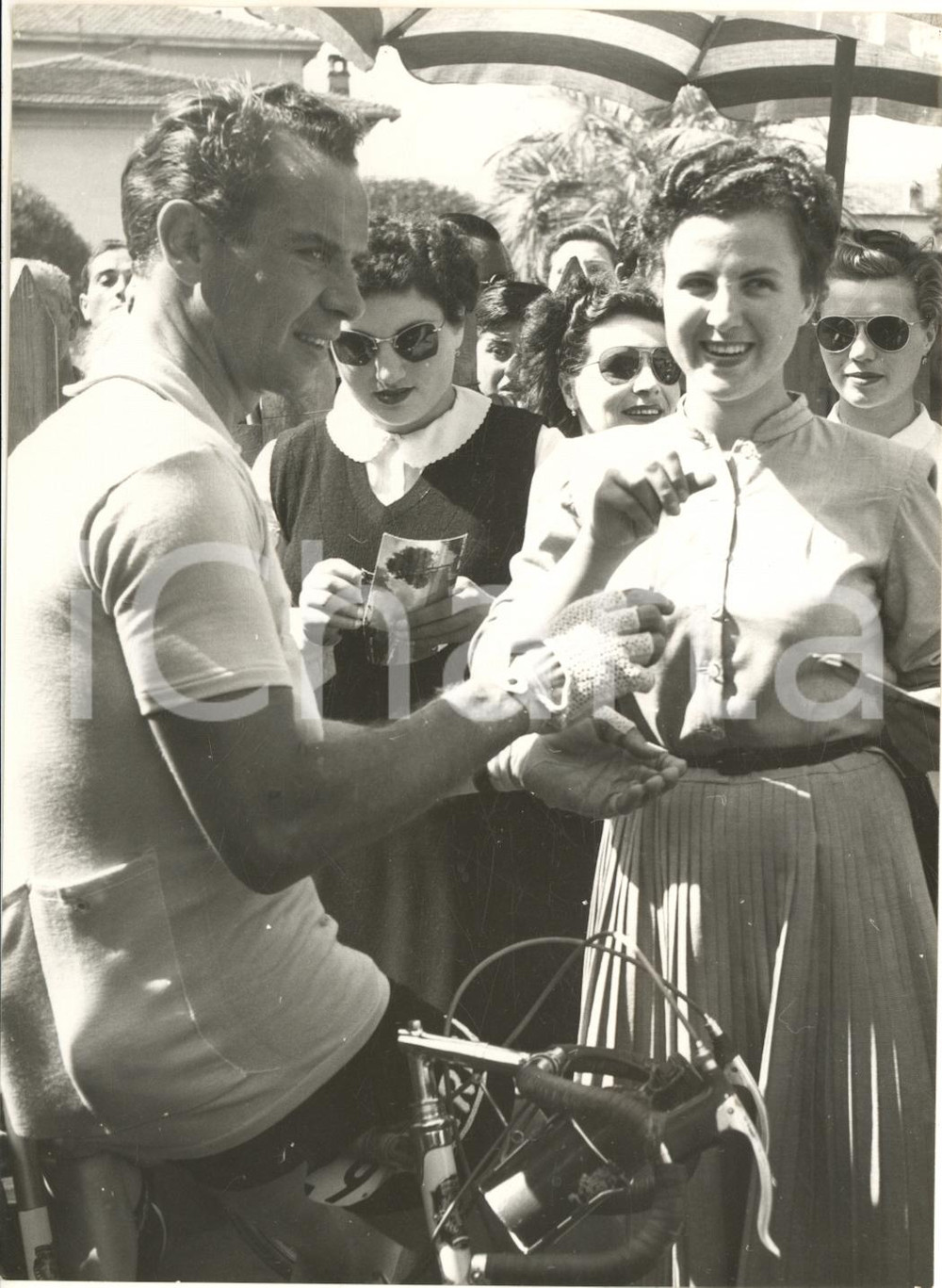 1954 CICLISMO GIRO D'ITALIA 8^ tappa - Hugo KOBLET alla partenza - Foto 13x18 cm