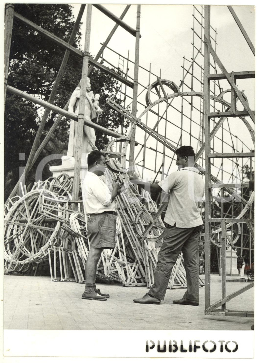 1957 NAPOLI - FESTA DI PIEDIGROTTA - Preparazione delle luminarie *Foto