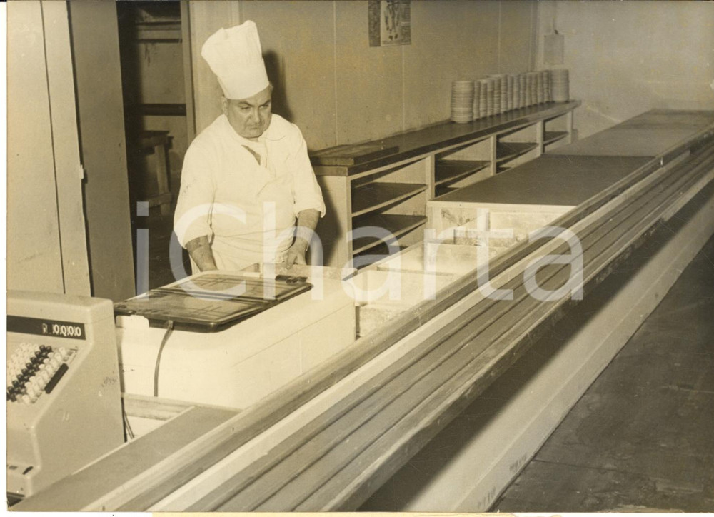 1960 PARIS Conférence au Sommet - Installation du snack-bar *Photo 18x13 cm