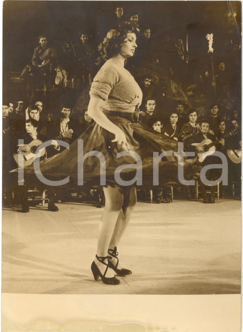 1956 CINEMA "Orgoglio e passione" - Sophia LOREN balla il flamenco sul set *Foto