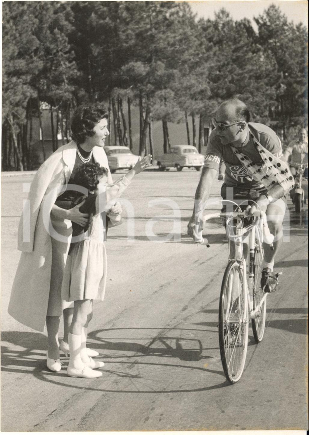 1956 GIRO D'ITALIA LIVORNO Fiorenzo MAGNI con la moglie e la figlia *Foto