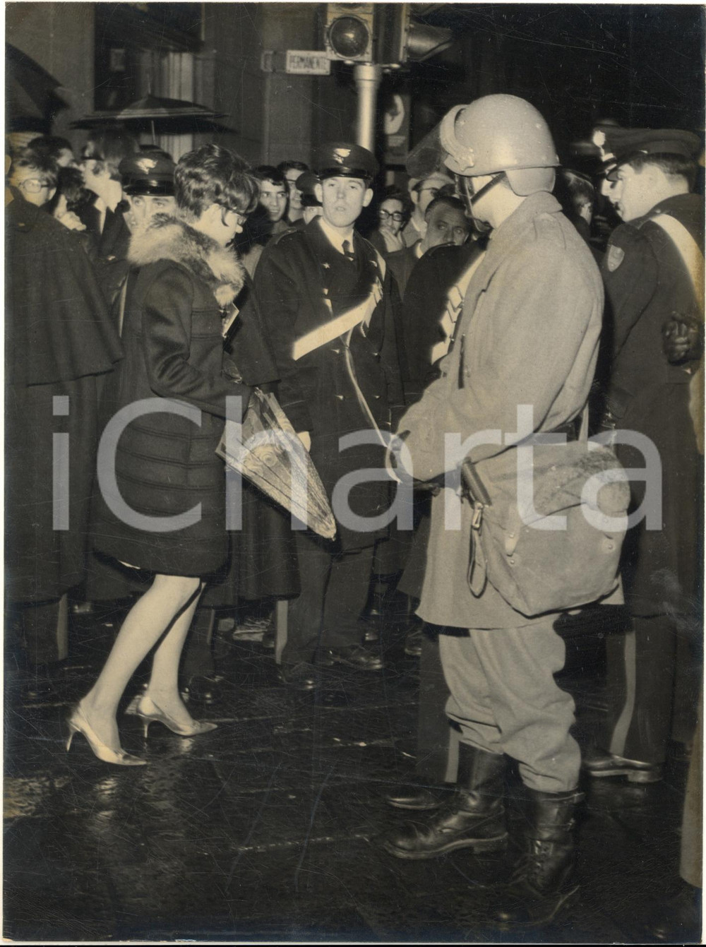1968 MILANO Teatro alla Scala - Contestazione alla prima - Intervento polizia