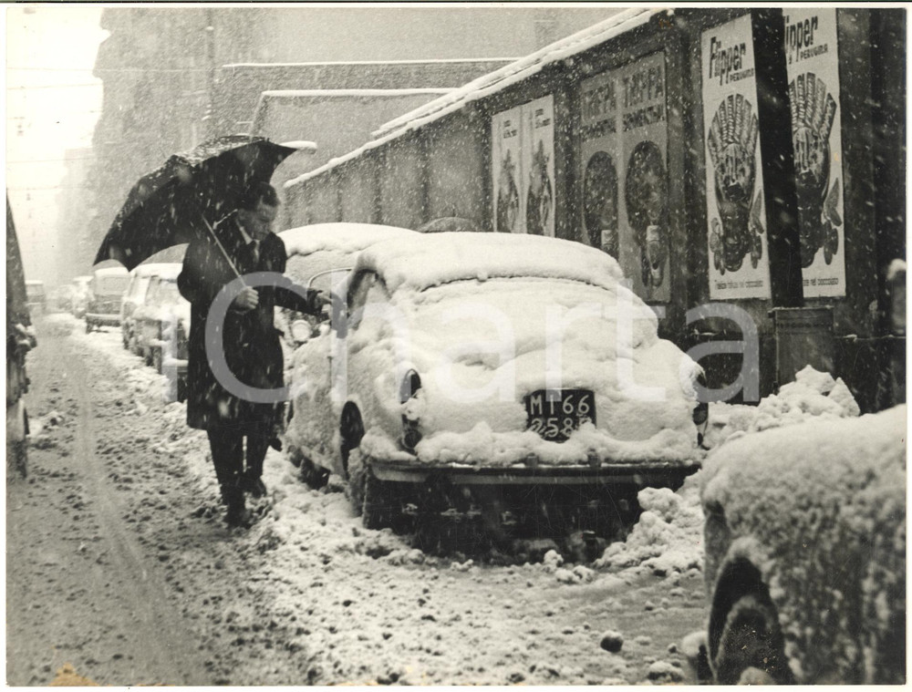 Febbraio 1967 MILANO - La città sommersa da una bufera di neve - Foto 24x18