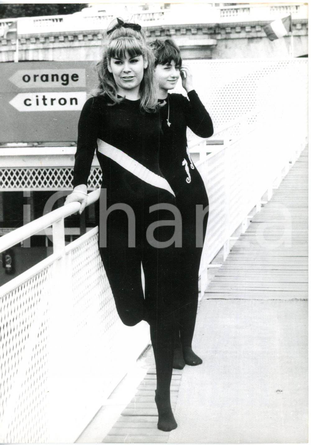 1964 PARIS Christine AUREL indossa costume intero anti-topless - Foto 13x18 cm