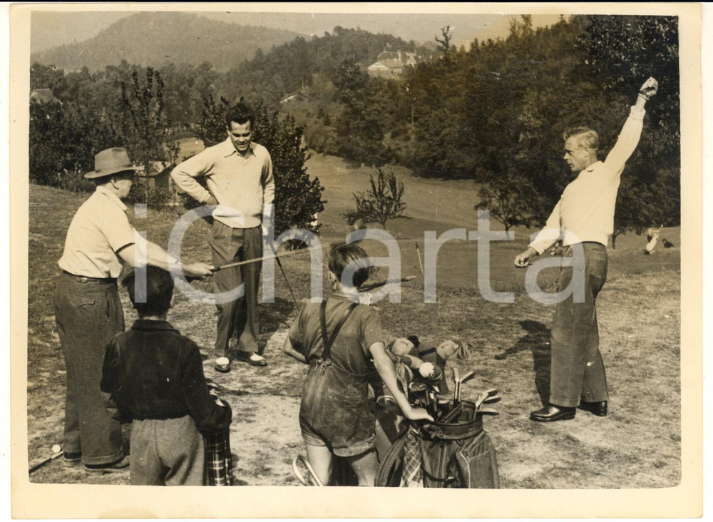 1953 BADEN-BADEN The Duke of Windsor during a golf game - Photo 20x15 cm
