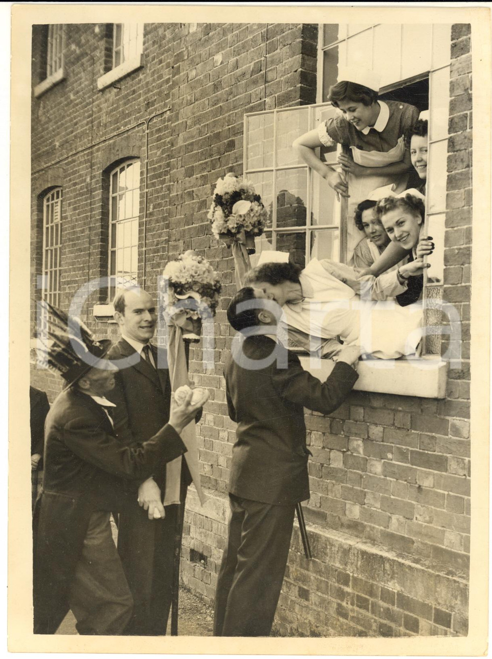 1955 HUNGERFORD Festival of Hocktide - Tuttimen with the nurses of the hospital