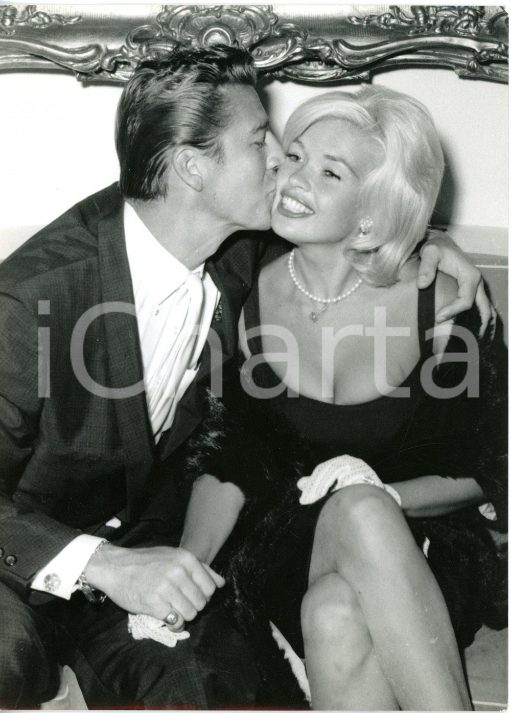 1962 ROMA Jayne MANSFIELD con il marito Mickey HARGITAY in conferenza stampa