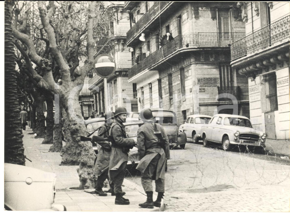 1962 ALGERI Soldati in pattugliamento contro i terroristi *Foto 18x13 cm